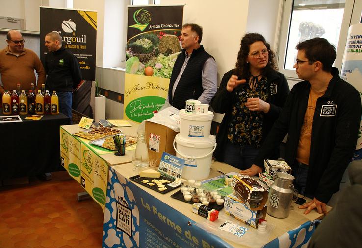 La Ville de Poitiers avait réuni 19 producteurs et artisans locaux pour lancer son nouveau marché de restauration collective.