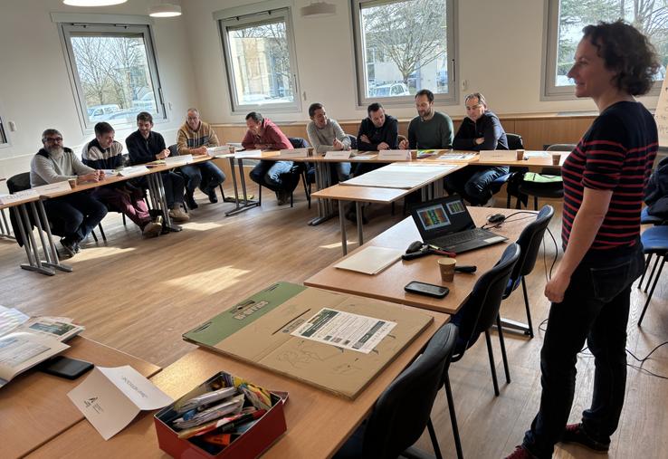 Sarah Singla est intervenue devant une vingtaine d'agriculteurs.