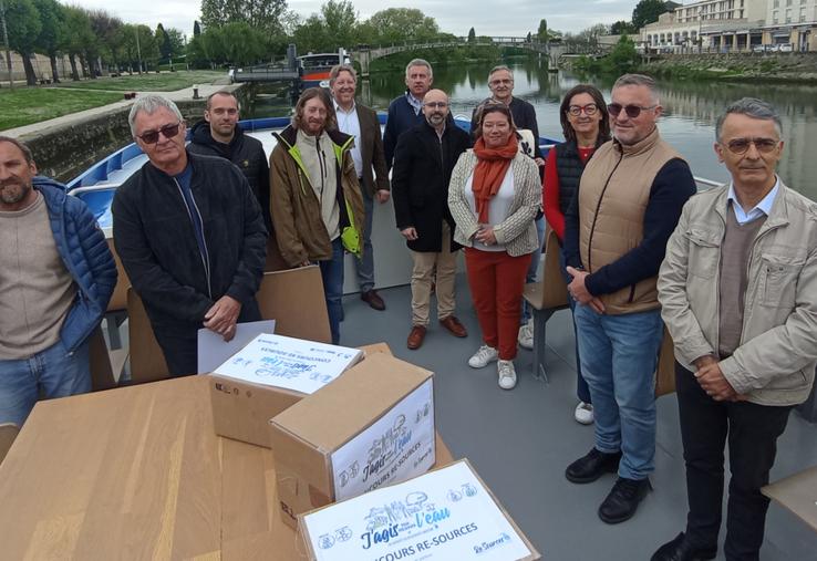 Lauréats et élus étaient réunis sur la Charente à Saintes pour cette remise de prix.