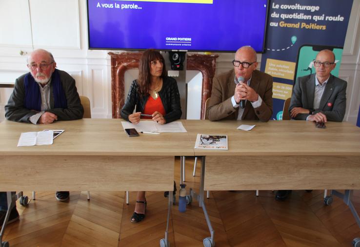 Les lignes de bus Vitalis régulières vers les communes environnantes permettent le désenclavement de la ruralité, souligne Gérard Herbert, le maire de Chauvigny.