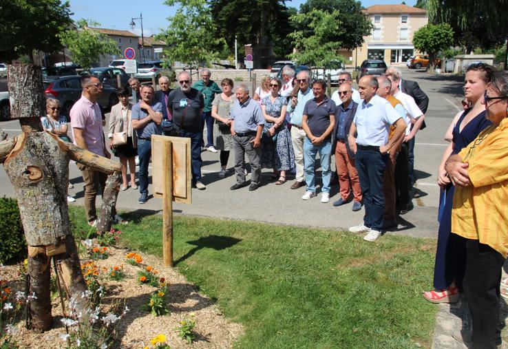 Le maire de la commune et le chef des services techniques ont montré les différentes initiatives paysagères mises en place.