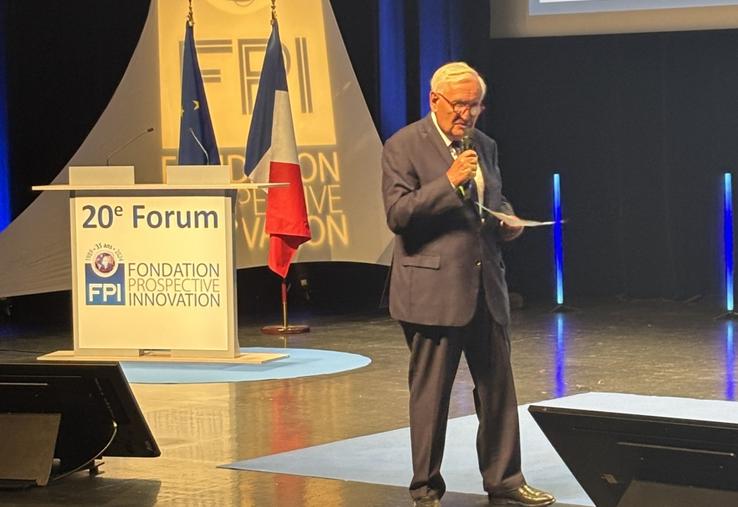 Jean-Pierre Raffarin avait choisi un sujet particulièrement d'actualité : "Quel avenir pour nos démocraties ?"