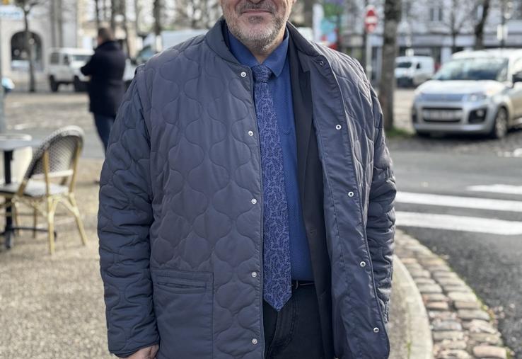 "Les maires sont les MacGyver de la démocratie", confie Cyril Cibert.