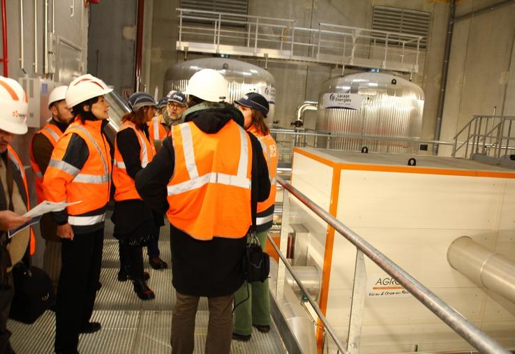 La chaufferie valorise des résidus issus d'exploitation forestière dans un rayon de 100 km.