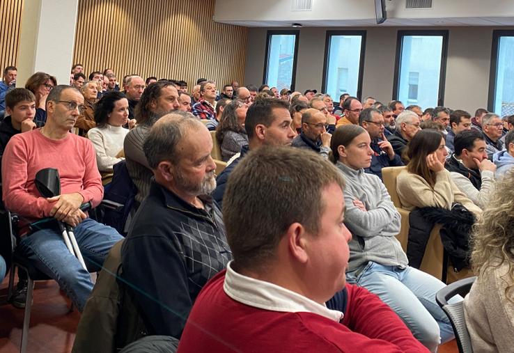 150 éleveurs sont venus s'informer sur la DNC, lors de la réunion à Saintes. 