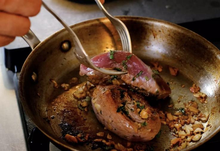 "Chevreuil façon tigre qui pleure", l'une des multiples recettes de gibier proposées par la Fédération nationale des chasseurs.