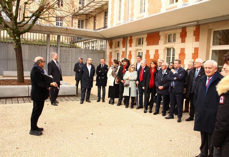 Pour l'architecte, la démarche de développement durable a commencé par la conservation du bâti existant pour éviter les démolitions inutiles.