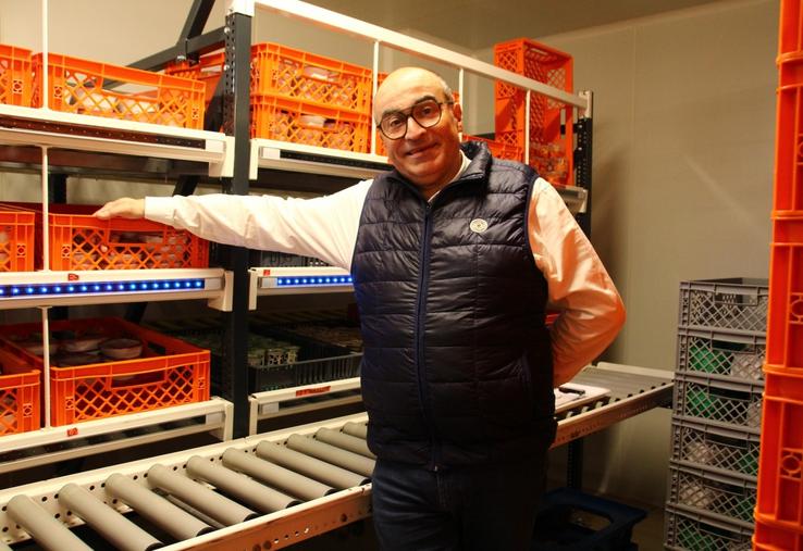 Les meubles connectés utilisés par "Clémence et Antonin" fonctionnent selon un principe de guidage inspiré des méthodes de logistique d'Amazon.