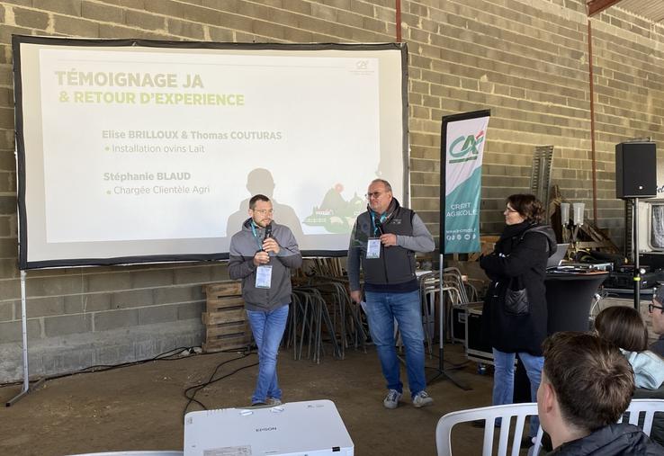 Thomas Couturas, tout récent installé en brebis laitières à Saint-Christophe-sur-Roc, avec Patrice Brosset, référent Installation CA.