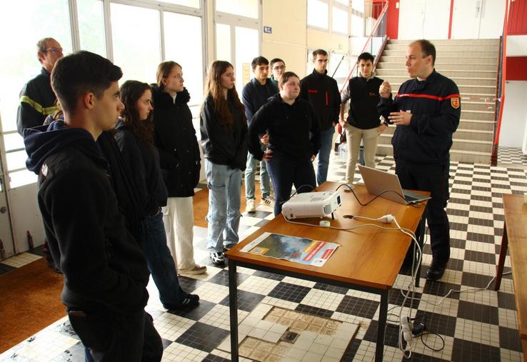 Les élèves du lycée de Venours ont pu participer à 6 ateliers pour anticiper le danger d'incendie.