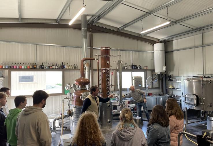 Les élèves de BTS ACD ont visité la distillerie du domaine viticole Mabillot, dans l'Indre.