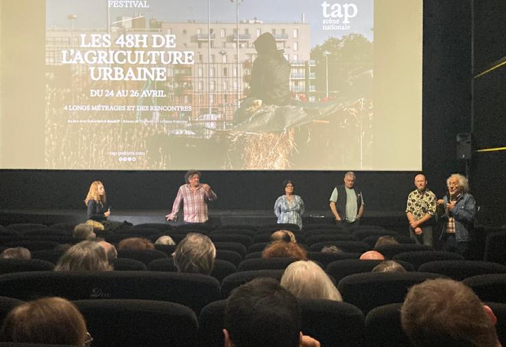 Vendredi 24 avril, à l'issue de la projection du film "Cru", qui faisait l'ouverture du festival "les 48h de l'agriculture urbaine" à Poitiers, un débat sur le lait cru était proposé, auquel Jean-Frédéric Granger a participé, aux côtés de Philippe Massé, éleveur en Deux-Sèvres, Thibaud Fagonde, réalisateur, Florence Urbaniak, nutritionniste.