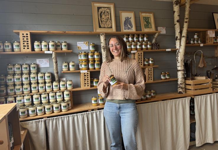 Charlotte Legrand propose de très nombreux miels, mais aussi des produits transformés.