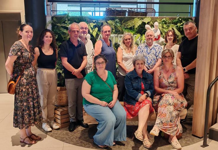 Grâce au soutien de la Région, de la Fondation Banque Populaire Val de France, l'Hôtel Altéora accueillait pour la formation, les représentants de VMS à Chauvigny, le Ressort à Naintré, les Jardins de l'îlot des merveilles à Poitiers, l'Arantelle aux Roches-Prémarie, Cicérone à Civray, l'Union cycliste cantonale de Vivonne et l'Ecole de l'ADN.