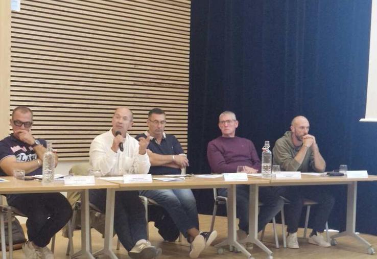 Deux points mis en évidence lors de l'assemblée générale : l'avis favorable à la dérogation espèces protégées pour Sainte-Soline et la position du Département des Deux-Sèvres, favorable au portage public du projet global des 16 réserves.