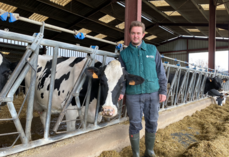 Thomas et sa vache Obstinée, présentée lors du Printemps des génisses en 2019.