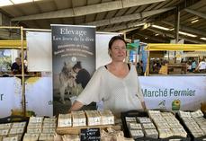 Gaëlle Doussaint fabrique des cosmétiques à partir du lait de ses ânesses. La grande partie de ses produits est écoulée sur les marchés. Ici, au Festival de l'élevage de Parthenay, en septembre 2025.