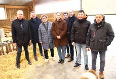 Les élus locaux ont visité les bâtiments de la Ferme du Bois soleil.