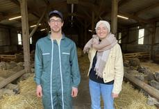 Alexandre Grellier, installé en 2023 avec 450 brebis, et Margot Rochard, technicienne du Sdeo 79.