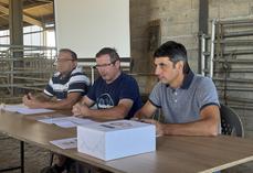 Bertrand Letellier et Christian Laloi, coprésidents de Bovins Croissance 16 avec Vincent Vigneau, conseiller en bovins viande.