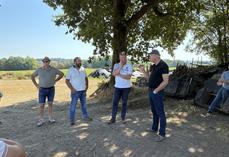 Hervé Lapie, secrétaire général de la FNSEA, installé en polyculture-élevage dans le Grand Est, a traversé la France pour visiter deux exploitations charentaises le 12 août.