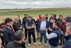 Face au Préfet et aux députés, les agriculteurs ont tiré la sonnette d'alarme et rappelé les impasses techniques et budgétaires.