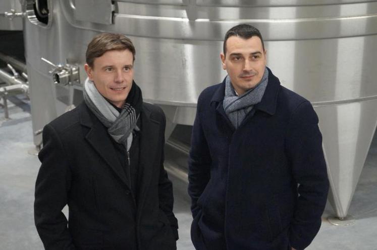 Julien Georget, responsable des Domaines Rémy Martin, et Baptiste Loiseau, maître de chai de la maison.