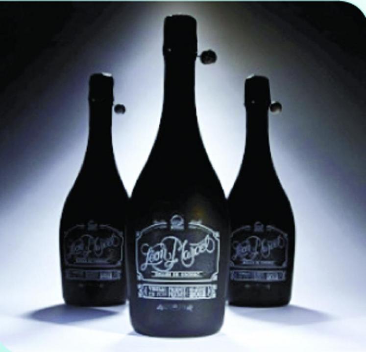 Millésimée et produite à 2000 exemplaires, chaque bouteille est numérotée et signée à la main par le maître de chai.