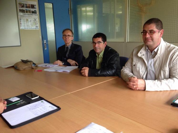 Laurent Bouvier (au centre) a affirmé durant la réunion que la ministre de l'écologie n'était pas opposée au stockage de l'eau.