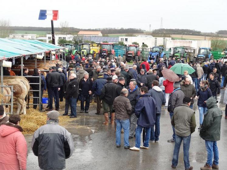 La pluie a quelque peu perturbé le déroulement de la matinée, mais concours et vente ont eu lieu.