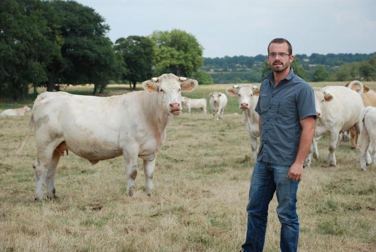 « Mon oncle vendait ses vaches 24,50 francs en 1991 soit 3,73 €/kilo. Pour un animal de 420 kilos, le produit est supérieur de 50,30 euros quand dans le même temps les charges, les dépenses ont explosé », explique Xavier Deborde.