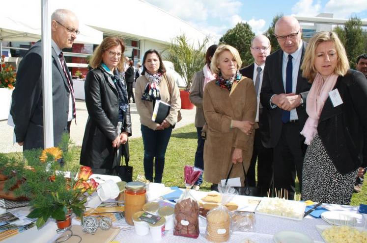 À gauche, Jean-Maurice Angibaud, directeur adjoint de l’Enilia Ensmic aux côtés d’Anne Bisagni-Faure, rectrice de l’académie de Poitiers.