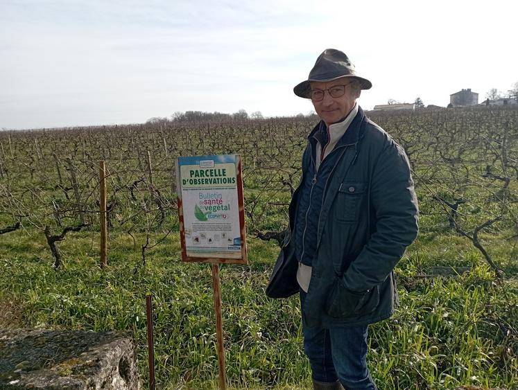 « Si l’on veut utiliser des produits biocontrôle, il ne faut pas avoir comme objectif de faire 16 hl AP », explique Daniel Bouillard, viticulteur à Burie. 