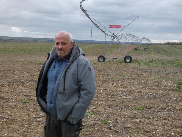 Pour faire baisser sa consommation d’énergie en irrigation, Patrice Foucher a modernisé ses pompes et fait le choix de recourir à des pivots plutôt qu’à des enrouleurs.