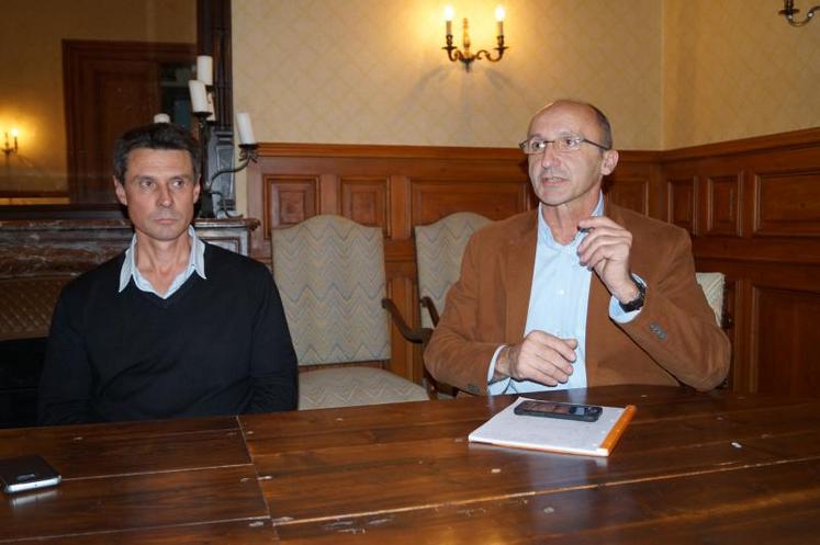 De gauche à droite : Philippe Guérin, président du syndicat des producteurs aux côtés de Jean-Marie Baillif, président du Comité national du pineau.