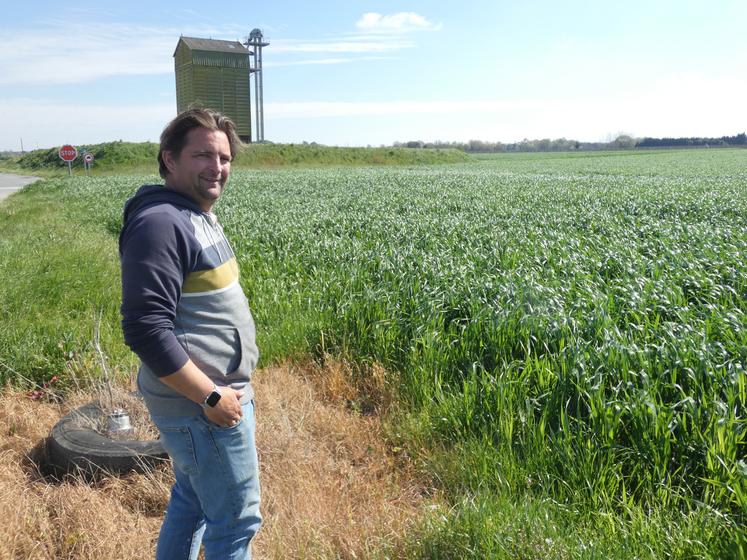 Sur cette parcelle aujourd’hui en grandes cultures, David Moreau espère voir bientôt la construction d’une centrale agrivoltaïque de 3MWc (Mégawatt-Crête) surplombant ses rangées de vignes. La production électrique couvrira l’équivalent de la consommation annuelle d’électricité de 800 foyers environ.