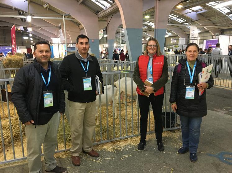 Une partie de la délégation chilienne venue chercher appui technique et stratégique, avec la coordinatrice d'Interco Christine Petcastaingts (en rouge).