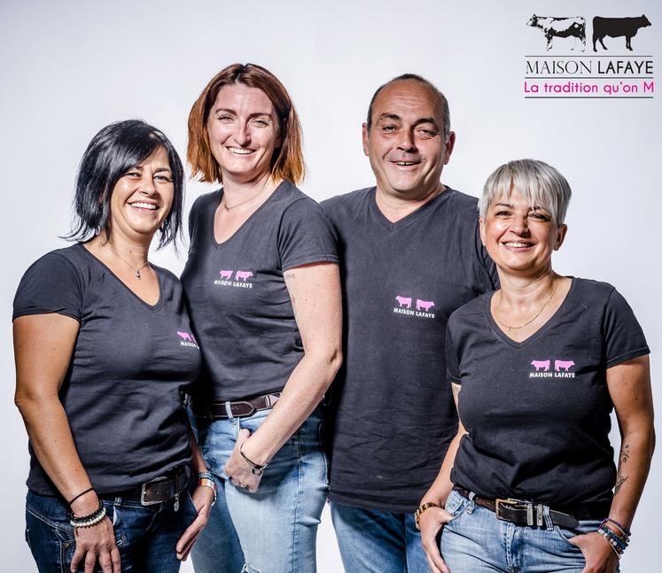 L'équipe dirigeante de la Maison Lafaye, de gauche à droite : Laëtitia (gérante), Déborah (assistante animaux vivants), Sébastien (gérant) et Sandrine (responsable service traiteur).