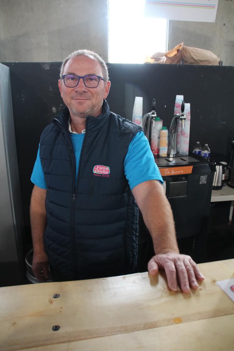 Jean-Marc Laigneau apprécie de servir des produits locaux aux consommateurs.