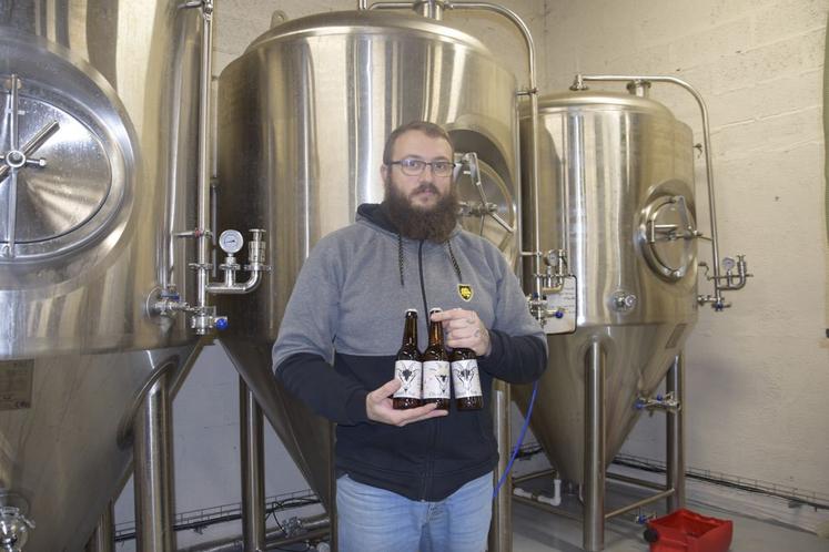 Gaetan Puyravaud dans sa salle de production à Taponnat.