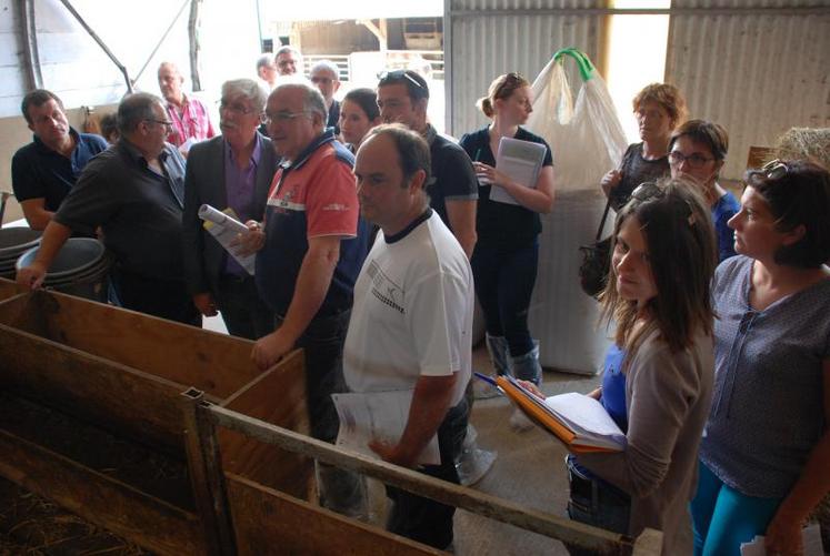 L'identification au paturon des chèvres et la longueur de la queue des agneaux ont été discutées. Entre l'administration et les agriculteurs les avis divergent. Alors, c'est la loi qui tranche.