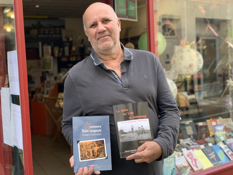 Michel Téodosijevic présente ses ouvrages dédiés à l’agriculture. 