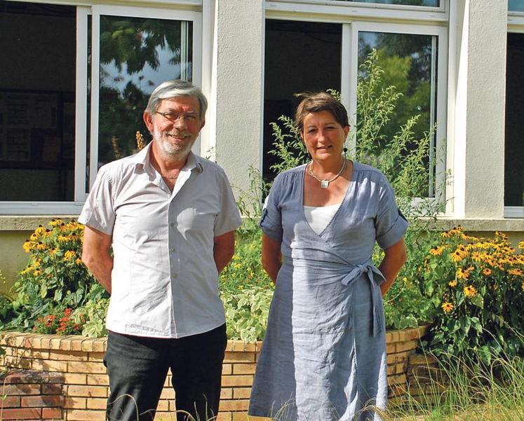 Jean-Michel Bobineau, directeur de l’EPL Terre et paysages sud Deux-Sèvres et Cécile Veindmann, proviseur-adjoint du lycée Gaston-Chaissac.