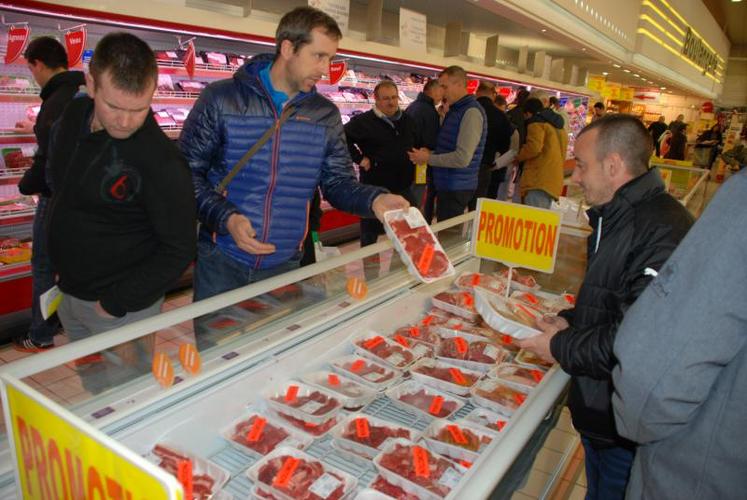 Dans le même bac, de la viande avec le même emballage, certains portent la mention « race à viande » et d’autres « race laitière ». « De quoi entretenir la confusion &am