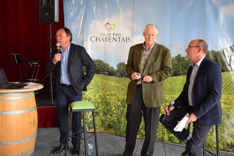 De gauche à droite : Thierry Jullion, président du syndicat des producteurs et de promotion des Vins de Pays Charentais, Jean-Jacques Hauselmann, technicien, et Jean-Jacques Biteau.