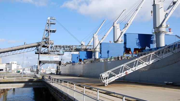 Début février, la Sica Atlantique a chargé 32 000 t (l’équivalent de 2 100 camions) de tournesol pour ce navire en partance pour la péninsule ibérique. La moitié doit être déchargée sur le port de Santander (Espagne), le reste à Lisbonne (Portugal).