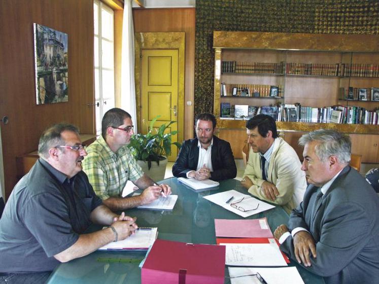 Alain Chabauty, président de la Fnsea 79 et Thierry Bernier, président de la section viande bovine, chez le préfet vendredi 12 juillet.