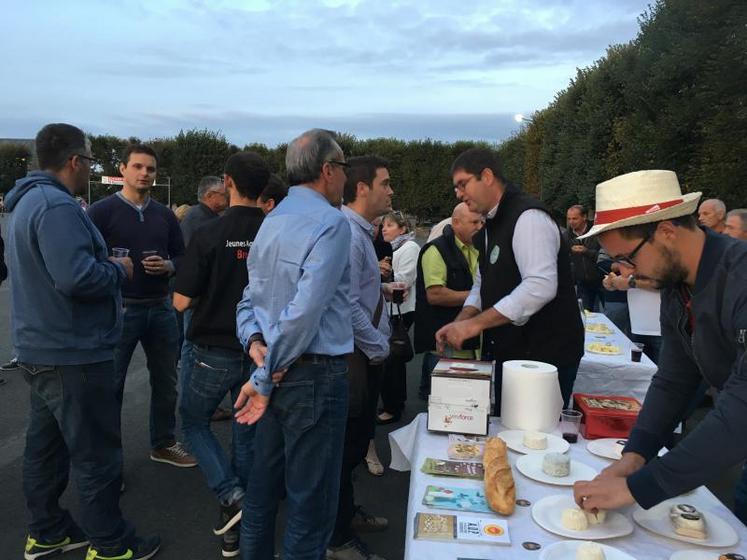 Environ 80 personnes ont participé au barbecue organisé
par les agriculteurs.
