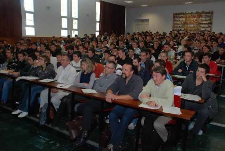 300 à 350 porteurs potentiels de projets, venus des quatre coins du Poitou-Charentes prenaient place dans l’amphithéâtre de l’établissement scolaire du sud Deux-Sèvres.