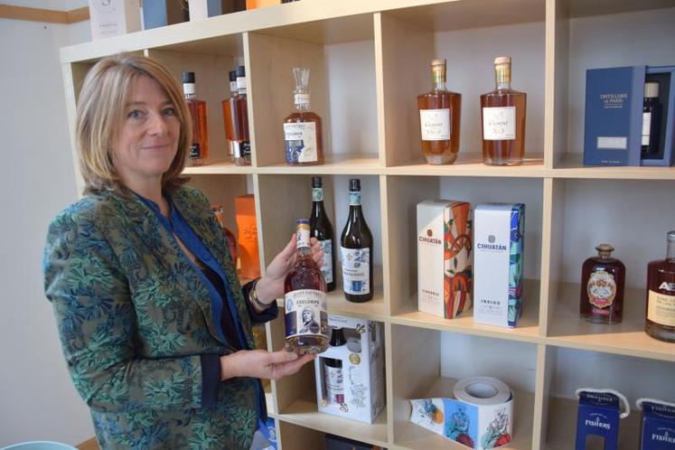 Hélène Papaïlias, commerciale chez Autajon, assure la présentation du showroom de Cognac le mardi ou sur rendez-vous.